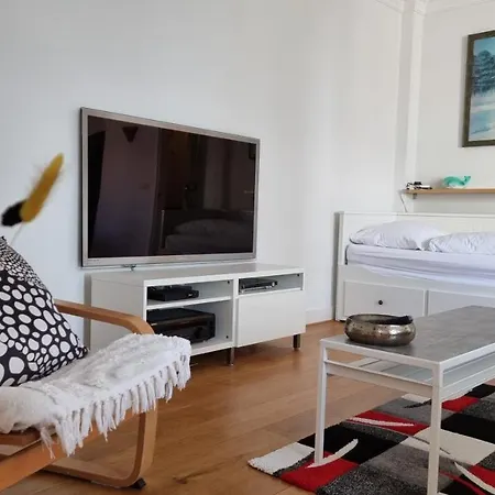 Geraeumiges Und Modernes Tara Am Mit Parkplatz! Apartmán