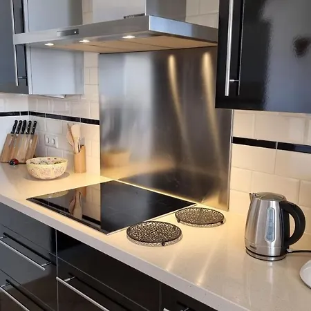Apartamento Geraeumiges Und Modernes Tara Am Mit Parkplatz! Zandvoort