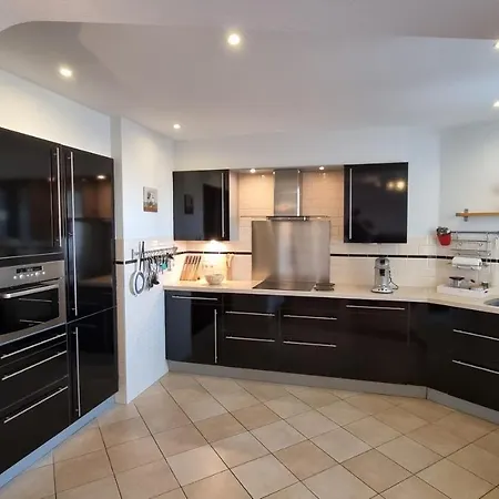 Geraeumiges Und Modernes Tara Am Mit Parkplatz!