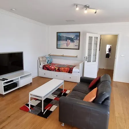 Geraeumiges Und Modernes Tara Am Mit Parkplatz! Zandvoort