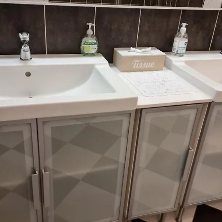 Geraeumiges Und Modernes Tara Am Mit Parkplatz!