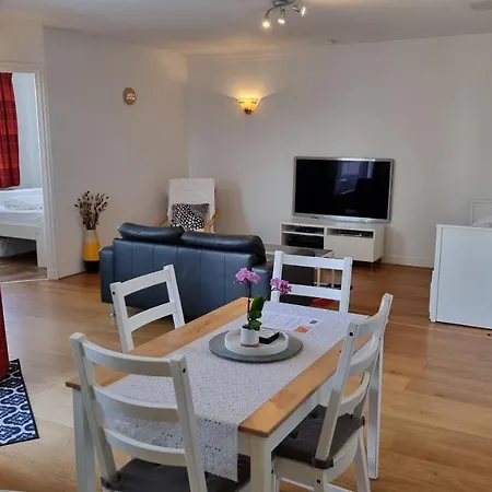 Geraeumiges Und Modernes Tara Am Mit Parkplatz! Apartment *