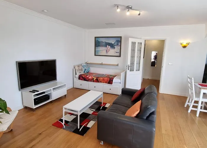 Geraeumiges Und Modernes Tara Am Mit Parkplatz! Zandvoort