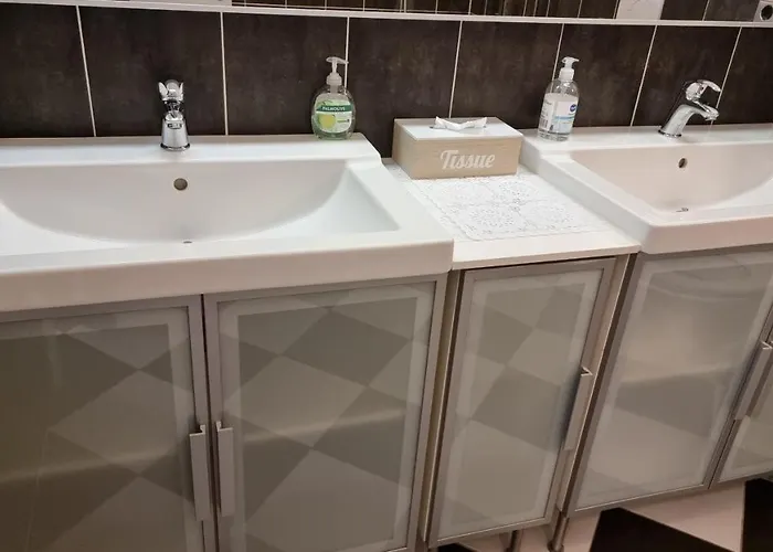 Geraeumiges Und Modernes Tara Am Mit Parkplatz!