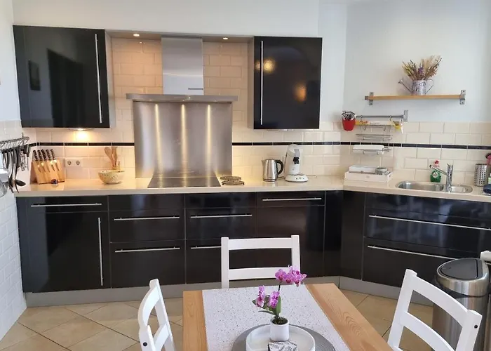 Geraeumiges Und Modernes Tara Am Mit Parkplatz! Zandvoort